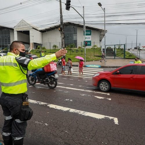 Prefeitura de Manaus monta esquema especial de trânsito para atender a demanda nos postos de vacinação